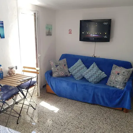 בית הארחה By The Sea 3*